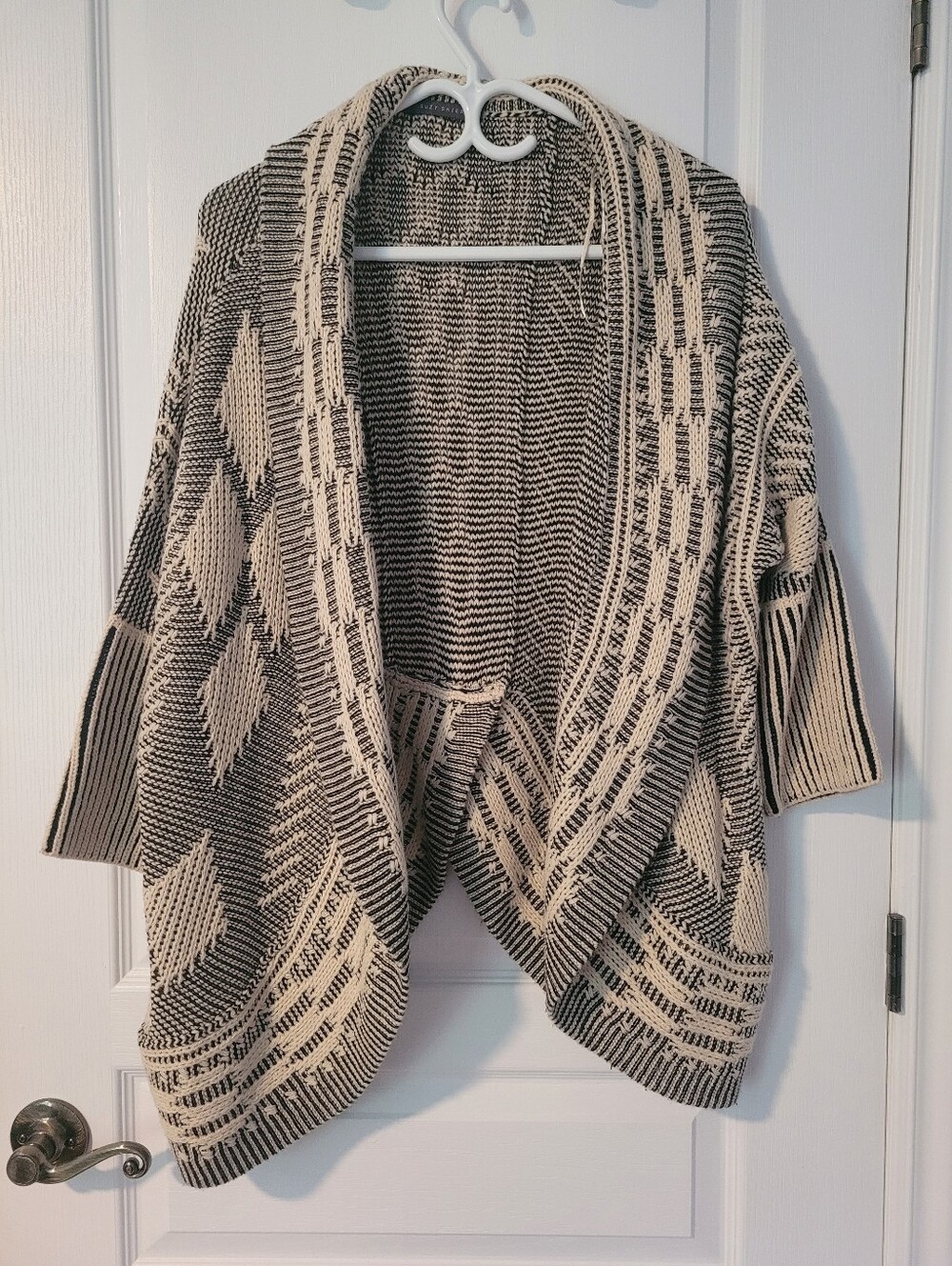 Cozy Two-Tone Open Front Women’s Sweater Cardigan - Black & Cream